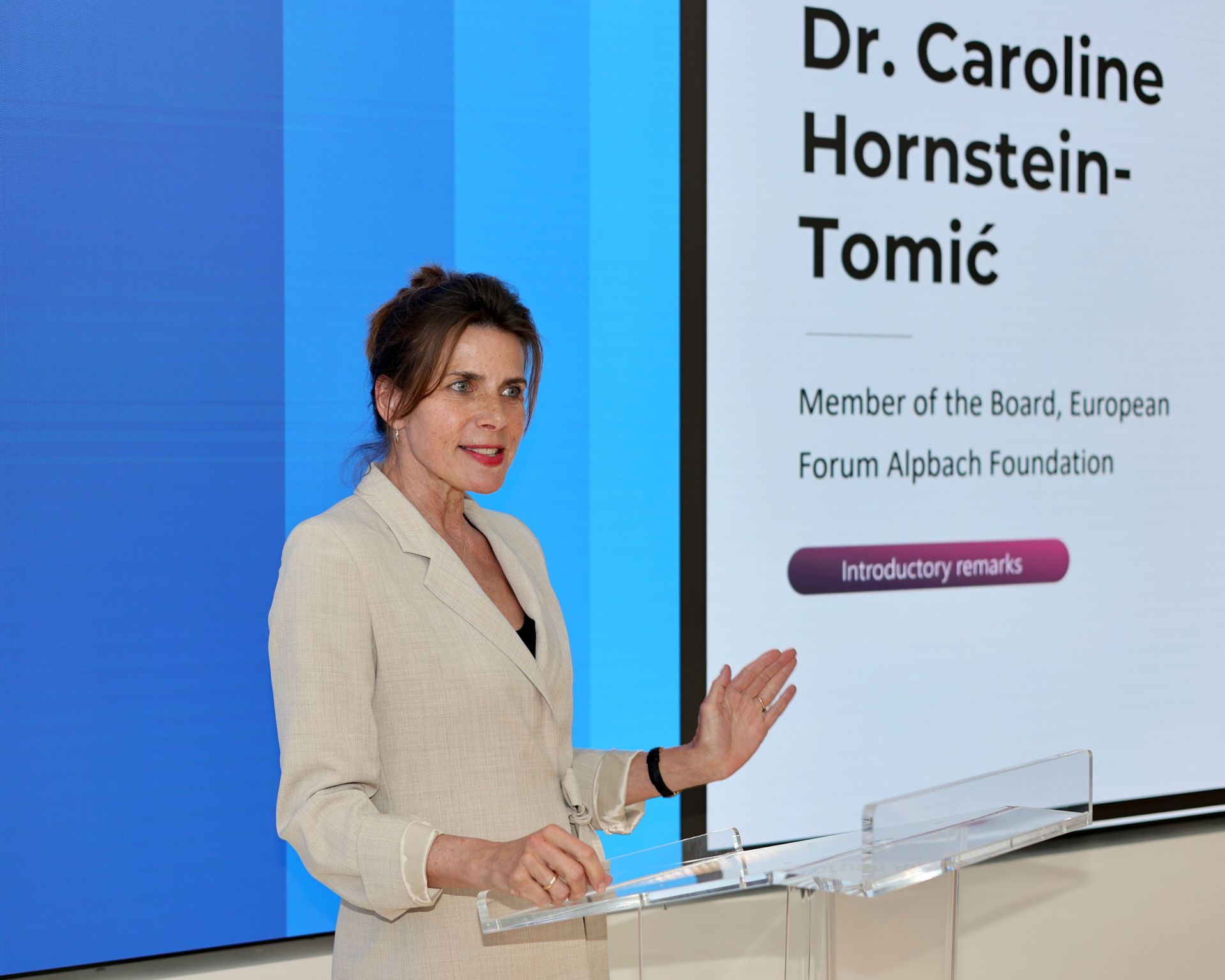 Dr. sc. Caroline Hornstein-Tomić, uvodne napomene